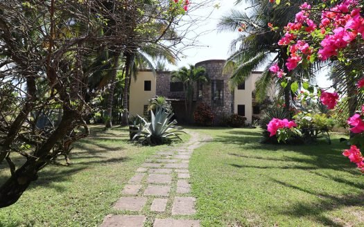CASA EN VENTA EN PLAYA AZUL