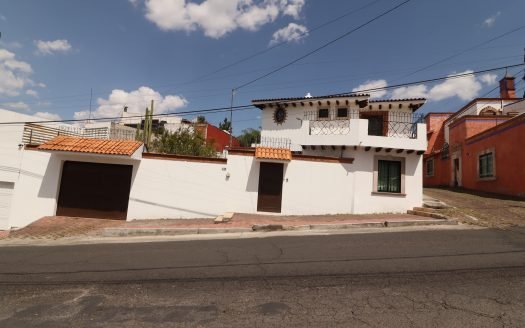 CASA EN VENTA AL SUR DE LA CIUDAD DE MORELIA, ZONA SANTA MARÍA