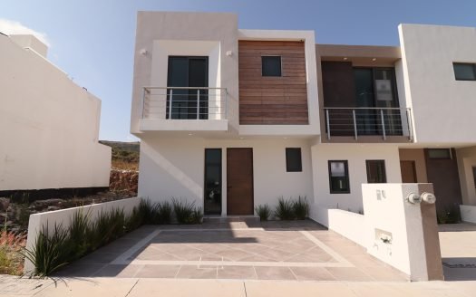 CASA EN VENTA EN CAÑADAS DEL BOSQUE