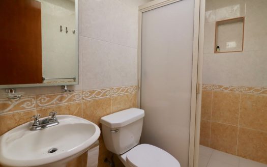 CASA EN VENTA EN MORELIA, FRACC. JARDINES DE VISTA BELLA.