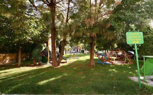 CASA EN VENTA EN MORELIA, FRACC. JARDINES DE VISTA BELLA.