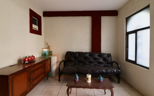 CASA EN VENTA EN MORELIA, FRACC. JARDINES DE VISTA BELLA.