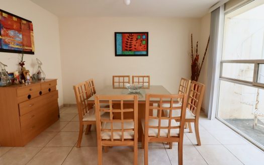 CASA EN VENTA EN MORELIA, FRACC. JARDINES DE VISTA BELLA.