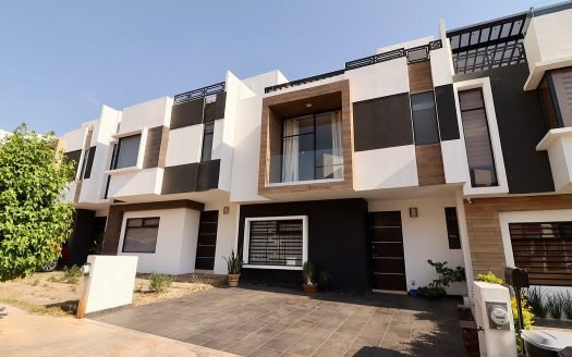 Casa en Venta en Altozano, Morelia. Con Acceso a Cancha de Padel.