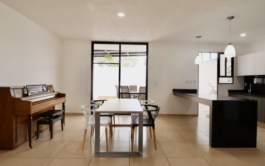 Casa en Venta en Altozano, Morelia. Con Acceso a Cancha de Padel.