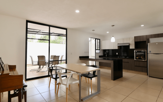 Casa en Venta en Altozano, Morelia. Con Acceso a Cancha de Padel.