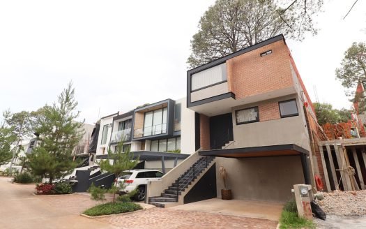 LA CASA DEL ÁRBOL, EN VENTA, ZONA ALTOZANO-MORELIA