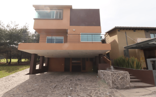 CASA EN VENTA EN MORELIA, CLUB DE GOLF ALTOZANO