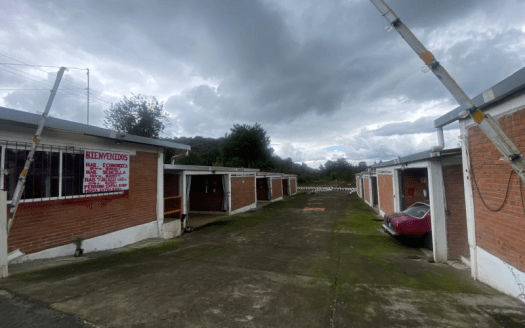 HOTEL, RESTAURANTE Y LOCAL EN VENTA SOBRE AUTOPISTA PÁTZCUARO-CUITZEO