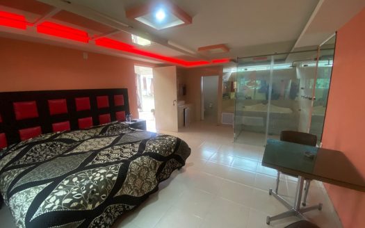 HOTEL, RESTAURANTE Y LOCAL EN VENTA SOBRE AUTOPISTA PÁTZCUARO-CUITZEO