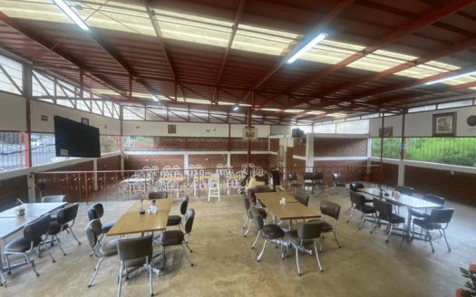 HOTEL, RESTAURANTE Y LOCAL EN VENTA SOBRE AUTOPISTA PÁTZCUARO-CUITZEO