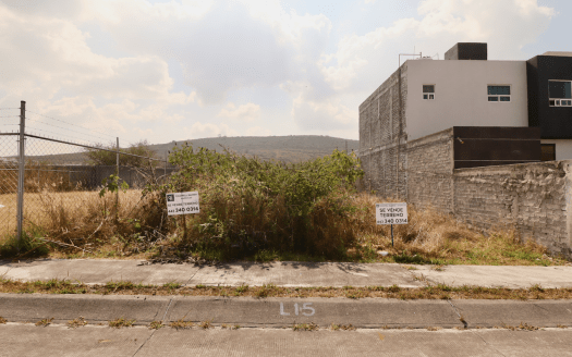 TERRENO EN VENTA TRES MARÍAS, FRACC. COLINAS DEL SOL