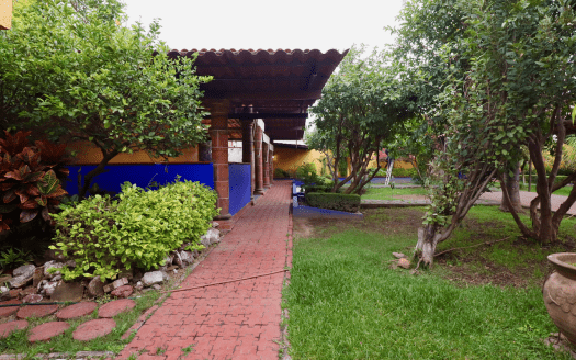 TERRENO / SALÓN DE FIESTAS EN VENTA EN MORELIA, AV. QUINCEO