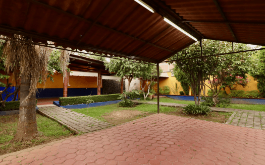 TERRENO / SALÓN DE FIESTAS EN VENTA EN MORELIA, AV. QUINCEO