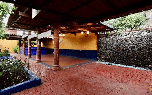 TERRENO / SALÓN DE FIESTAS EN VENTA EN MORELIA, AV. QUINCEO