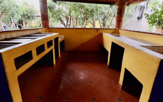 TERRENO / SALÓN DE FIESTAS EN VENTA EN MORELIA, AV. QUINCEO