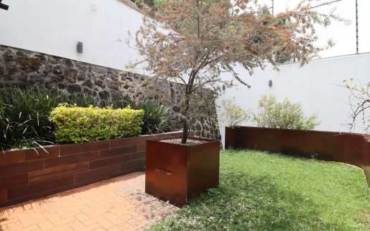 CASA EN VENTA COL. BOSQUE CAMELINAS