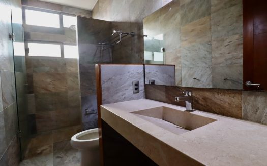 CASA EN VENTA COL. BOSQUE CAMELINAS