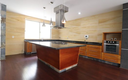 CASA EN VENTA COL. BOSQUE CAMELINAS