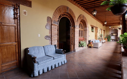 HOTEL CON ESTACIONAMIENTO EN VENTA EN PÁTZCUARO, CENTRO HISTÓRICO