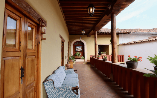 HOTEL CON ESTACIONAMIENTO EN VENTA EN PÁTZCUARO, CENTRO HISTÓRICO