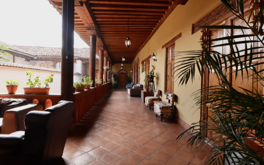 HOTEL CON ESTACIONAMIENTO EN VENTA EN PÁTZCUARO, CENTRO HISTÓRICO