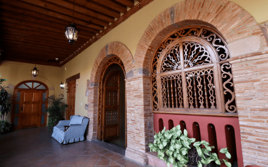 HOTEL CON ESTACIONAMIENTO EN VENTA EN PÁTZCUARO, CENTRO HISTÓRICO