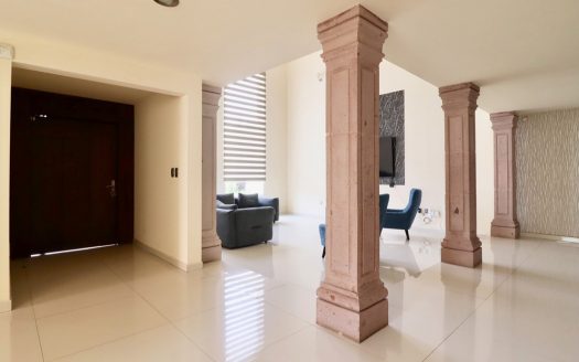 CASA EN VENTA EN MORELIA, RESIDENCIAL BUGAMBILIAS