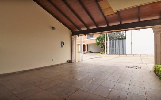 CASA EN VENTA EN MORELIA, RESIDENCIAL BUGAMBILIAS