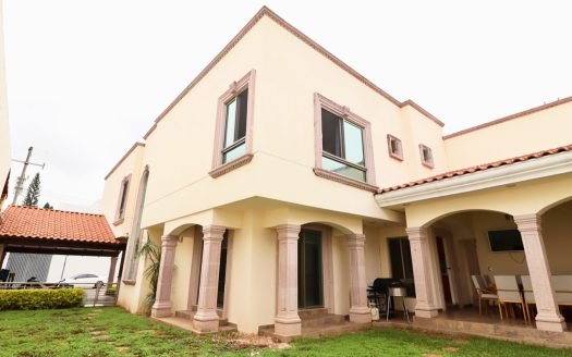 CASA EN VENTA EN MORELIA, RESIDENCIAL BUGAMBILIAS