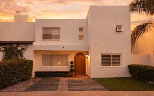 CASA EN VENTA ZONA BOSQUES TRES MARÍAS