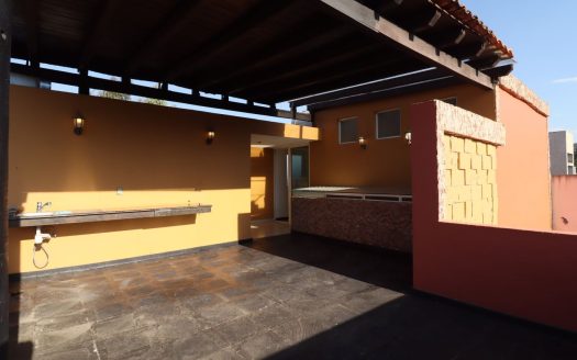 CASA EN VENTA EN MORELIA, CLUB DE GOLF ALTOZANO