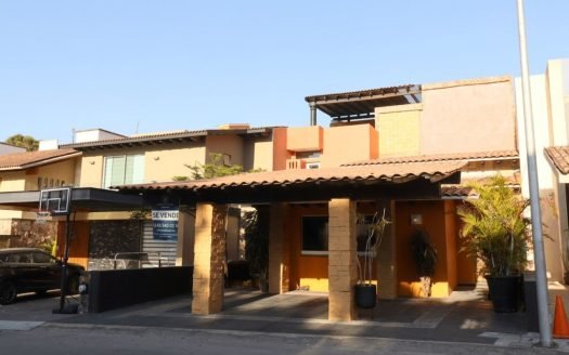 CASA EN VENTA EN MORELIA, CLUB DE GOLF ALTOZANO