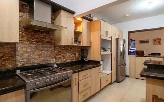 CASA EN VENTA EN MORELIA, CLUB DE GOLF ALTOZANO