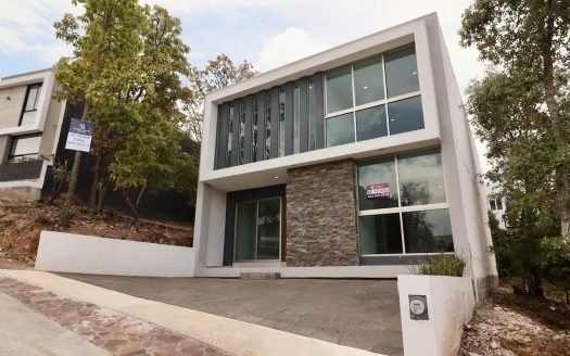 CASA EN VENTA EN MORELIA, ZONA ALTOZANO