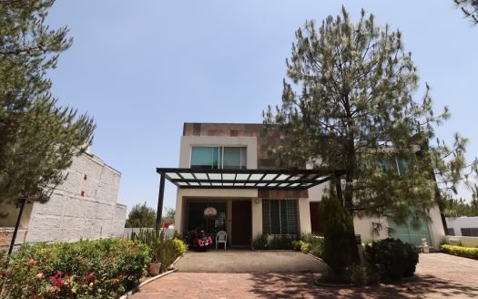 CASA EN VENTA EN MORELIA, ALTOZANO.