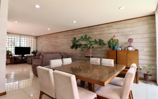 CASA EN VENTA EN MORELIA, ALTOZANO.