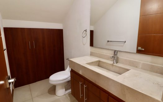 CASA EN VENTA EN MORELIA, ALTOZANO.