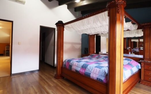 CASA EN VENTA EN MORELIA, CLUB DE GOLF ALTOZANO