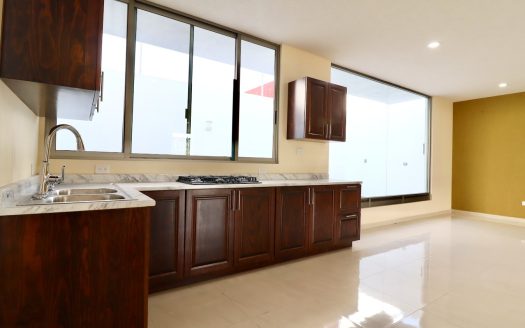 CASA EN VENTA EN MORELIA, VILLAS DEL LAGO (ZONA ALTOZANO)