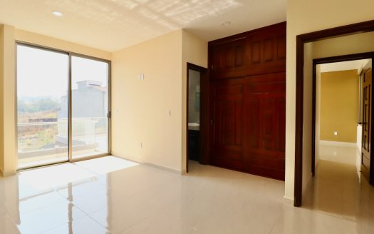 CASA EN VENTA EN MORELIA, VILLAS DEL LAGO (ZONA ALTOZANO)