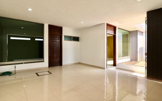 CASA EN VENTA EN MORELIA, VILLAS DEL LAGO (ZONA ALTOZANO)
