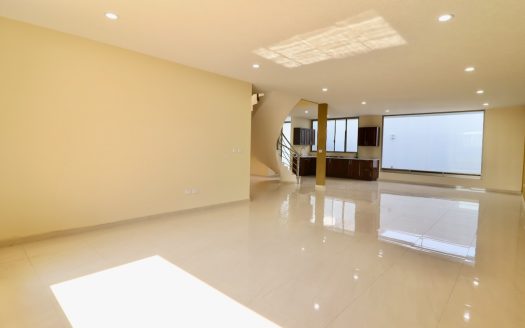 CASA EN VENTA EN MORELIA, VILLAS DEL LAGO (ZONA ALTOZANO)