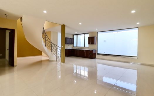 CASA EN VENTA EN MORELIA, VILLAS DEL LAGO (ZONA ALTOZANO)