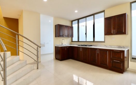 CASA EN VENTA EN MORELIA, VILLAS DEL LAGO (ZONA ALTOZANO)