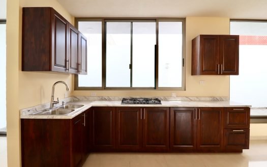CASA EN VENTA EN MORELIA, VILLAS DEL LAGO (ZONA ALTOZANO)