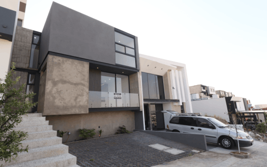 CASA EN VENTA EN MORELIA, FRACC. RÍO ALTOZANO