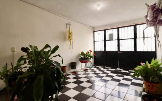 CASA EN VENTA EN MORELIA, UBICADA EN COL. ARRIAGA RIVERA.