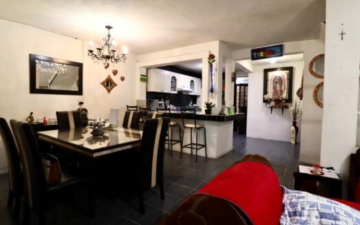 CASA EN VENTA EN MORELIA, UBICADA EN COL. ARRIAGA RIVERA.