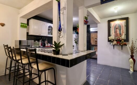 CASA EN VENTA EN MORELIA, UBICADA EN COL. ARRIAGA RIVERA.